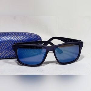 Tommy Hilfiger, Saint, sunglasses w/hard case. Good condition. Unisex